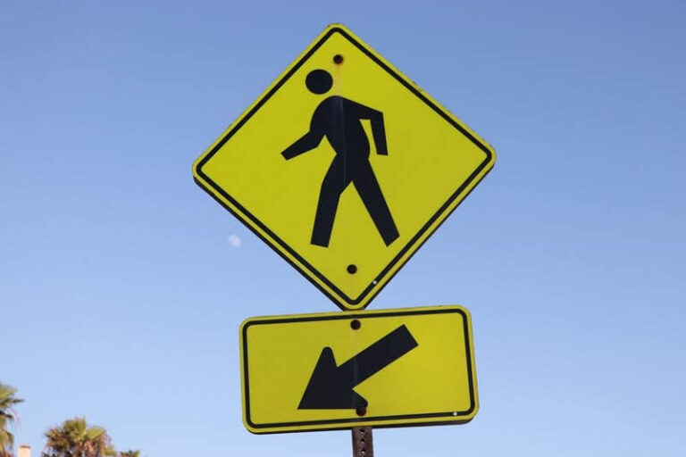 Fayetteville, GA – Pedestrian Loses Life in Crash on Stonewall Ave W